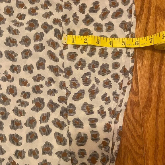 Listicle Leopard Like Print ButterFly Sleeve Button Down, Medium - Picture 9 of 9